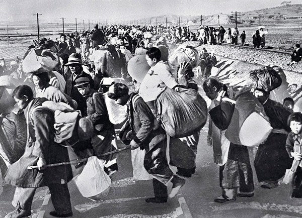 Photo courtesy Dept of Defense:  Hundreds of thousands of South Koreans fled south in mid-1950 after the North Korean army invaded. (date of photo uncertain)